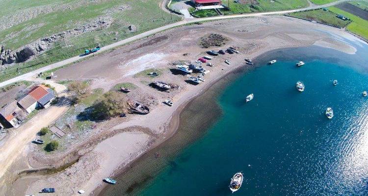 Ο άστατος καιρός αναβάλλει τον καθαρισμό της παραλίας Διαπορίου