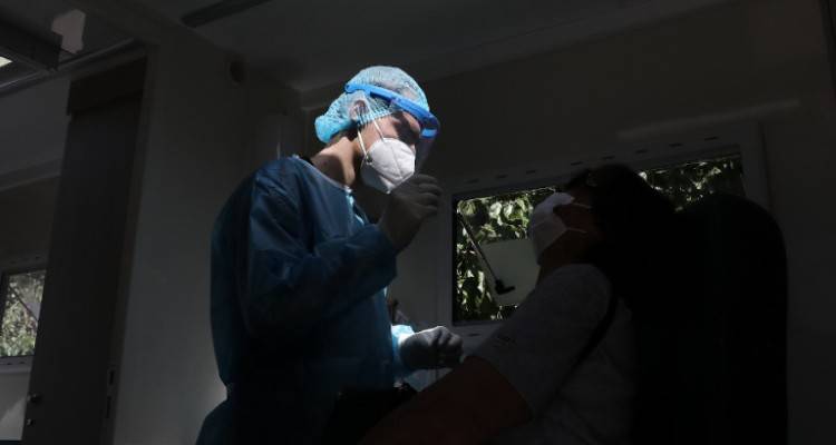 &Kappa;&omicron;&rho;&omega;&nu;&omicron;ϊό&sigmaf;: &Kappa;&lambda;&epsilon;ί&nu;&epsilon;&iota; &kappa;&omicron;&nu;&sigma;&epsilon;&rho;&beta;&omicron;&pi;&omicron;&iota;ί&alpha; &sigma;&tau;&eta; &Sigma;&kappa;ύ&delta;&rho;&alpha; | &Beta;&rho;έ&theta;&eta;&kappa;&alpha;&nu; 114 &kappa;&rho;&omicron;ύ&sigma;&mu;&alpha;&tau;&alpha;