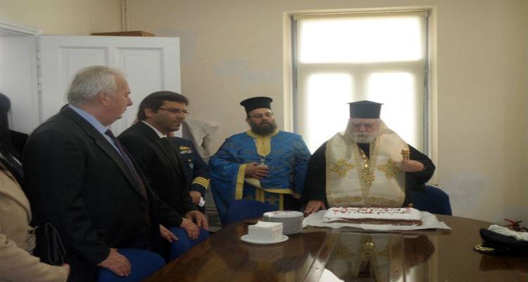 &Sigma;&tau;&omicron;&nu; &Pi;&rho;ό&epsilon;&delta;&rho;&omicron; &tau;&omicron;&upsilon; &Delta;&eta;&mu;&omicron;&tau;&iota;&kappa;&omicron;ύ &Sigma;&upsilon;&mu;&beta;&omicron;&upsilon;&lambda;ί&omicron;&upsilon; &tau;&omicron; &phi;&lambda;&omicron;&upsilon;&rho;ί &tau;&eta;&sigmaf; &pi;ί&tau;&alpha;&sigmaf; &tau;&omicron;&upsilon; &Delta;ή&mu;&omicron;&upsilon; &Lambda;ή&mu;&nu;&omicron;&upsilon; (photos)