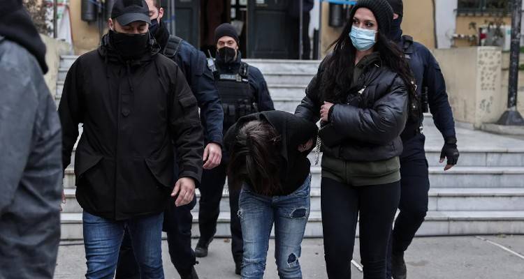 &Kappa;&upsilon;&psi;έ&lambda;&eta;: &Sigma;&omicron;&kappa;ά&rho;&epsilon;&iota; &omicron; &kappa;&upsilon;&nu;&iota;&sigma;&mu;ό&sigmaf; &tau;&omega;&nu; &pi;&alpha;&iota;&delta;&omicron;&kappa;&tau;ό&nu;&omega;&nu; | &Omicron; &beta;&iota;&omicron;&lambda;&omicron;&gamma;&iota;&kappa;ό&sigmaf; &pi;&alpha;&tau;έ&rho;&alpha;&sigmaf; &tau;&omicron;&upsilon; 7&chi;&rho;&omicron;&nu;&omicron;&upsilon; &theta;ύ&mu;&alpha;&tau;&omicron;&sigmaf; &xi;&epsilon;&sigma;&pi;ά &alpha;&pi;ό &tau;&eta;&nu; &Pi;&omicron;&lambda;&omega;&nu;ί&alpha;