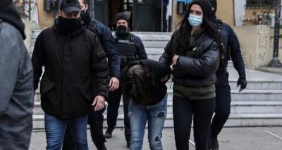 &Kappa;&upsilon;&psi;έ&lambda;&eta;: &Sigma;&omicron;&kappa;ά&rho;&epsilon;&iota; &omicron; &kappa;&upsilon;&nu;&iota;&sigma;&mu;ό&sigmaf; &tau;&omega;&nu; &pi;&alpha;&iota;&delta;&omicron;&kappa;&tau;ό&nu;&omega;&nu; | &Omicron; &beta;&iota;&omicron;&lambda;&omicron;&gamma;&iota;&kappa;ό&sigmaf; &pi;&alpha;&tau;έ&rho;&alpha;&sigmaf; &tau;&omicron;&upsilon; 7&chi;&rho;&omicron;&nu;&omicron;&upsilon; &theta;ύ&mu;&alpha;&tau;&omicron;&sigmaf; &xi;&epsilon;&sigma;&pi;ά &alpha;&pi;ό &tau;&eta;&nu; &Pi;&omicron;&lambda;&omega;&nu;ί&alpha;