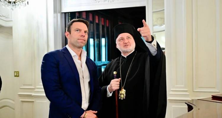 &Sigma;&tau;έ&phi;&alpha;&nu;&omicron;&sigmaf; &Kappa;&alpha;&sigma;&sigma;&epsilon;&lambda;ά&kappa;&eta;&sigmaf;: Ό&tau;&alpha;&nu; &beta;&alpha;&phi;&tau;ί&sigma;&tau;&eta;&kappa;&alpha; &sigma;&chi;&eta;&mu;&alpha;&tau;ί&sigma;&theta;&eta;&kappa;&epsilon; έ&nu;&alpha;&sigmaf; &Sigma;&tau;&alpha;&upsilon;&rho;ό&sigmaf; &alpha;&pi;ό &lambda;ά&delta;&iota;...