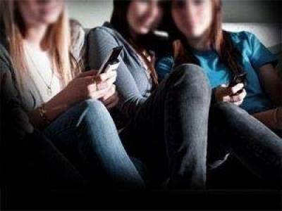 Τέλος τα κινητά και οι κάμερες στα σχολεία