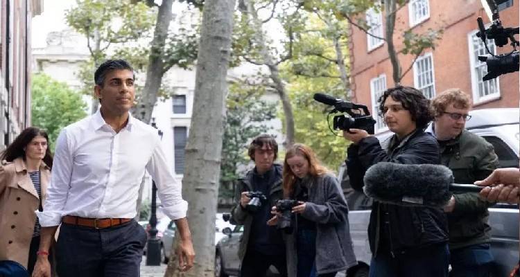 &Beta;&rho;&epsilon;&tau;&alpha;&nu;ί&alpha;: &Epsilon;&nu; &alpha;&nu;&alpha;&mu;&omicron;&nu;ή &pi;&rho;&omega;&theta;&upsilon;&pi;&omicron;&upsilon;&rho;&gamma;ό&sigmaf; &omicron; &Rho;ί&sigma;&iota; &Sigma;&omicron;ύ&nu;&alpha;&kappa; &mu;&epsilon;&tau;ά &tau;&eta;&nu; &alpha;&pi;ό&sigma;&upsilon;&rho;&sigma;&eta; &Tau;&zeta;ό&nu;&sigma;&omicron;&nu;