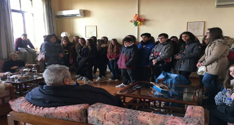 &Omicron;&iota; &mu;&alpha;&theta;&eta;&tau;έ&sigmaf; &tau;&omicron;&upsilon; &Gamma;&upsilon;&mu;&nu;&alpha;&sigma;ί&omicron;&upsilon; &Lambda;&iota;&beta;&alpha;&delta;&omicron;&chi;&omega;&rho;ί&omicron;&upsilon; &laquo;&nu;&omicron;&iota;ά&sigma;&tau;&eta;&kappa;&alpha;&nu; &kappa;&alpha;&iota; έ&delta;&rho;&alpha;&sigma;&alpha;&nu;&raquo; &sigma;&tau;&omicron; &Kappa;.&Eta;.&Phi;.&Eta; &Lambda;ή&mu;&nu;&omicron;&upsilon; (photos)