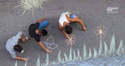 &Pi;ώ&sigmaf; &delta;&iota;&alpha;&chi;&epsilon;&iota;&rho;&iota;&zeta;ό&mu;&alpha;&sigma;&tau;&epsilon; &tau;&iota;&sigmaf; &kappa;&rho;ί&sigma;&epsilon;&iota;&sigmaf; &mu;&epsilon; &epsilon;&pi;ί&kappa;&epsilon;&nu;&tau;&rho;&omicron; &tau;&alpha; &pi;&alpha;&iota;&delta;&iota;ά | &Eta;&mu;&epsilon;&rho;ί&delta;&alpha; &epsilon;&nu;&eta;&mu;έ&rho;&omega;&sigma;&eta;&sigmaf; &sigma;&tau;&eta; &Lambda;ή&mu;&nu;&omicron;