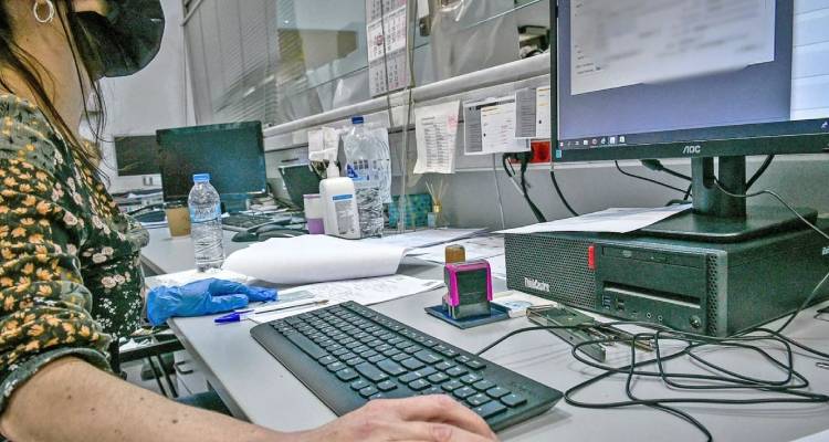 Έ&rho;&chi;&epsilon;&tau;&alpha;&iota; &eta; &lambda;ί&sigma;&tau;&alpha; &tau;&omega;&nu; &mu;&epsilon;&gamma;ά&lambda;&omega;&nu; &omicron;&phi;&epsilon;&iota;&lambda;&epsilon;&tau;ώ&nu; -&Phi;&upsilon;&sigma;&iota;&kappa;ά &pi;&rho;ό&sigma;&omega;&pi;&alpha; &kappa;&alpha;&iota; &epsilon;&tau;&alpha;&iota;&rho;&epsilon;ί&epsilon;&sigmaf; &mu;&epsilon; &alpha;&rho;&rho;ύ&theta;&mu;&iota;&sigma;&tau;&alpha; &chi;&rho;έ&eta; ά&nu;&omega; &tau;&omega;&nu; 150.000 &epsilon;&upsilon;&rho;ώ