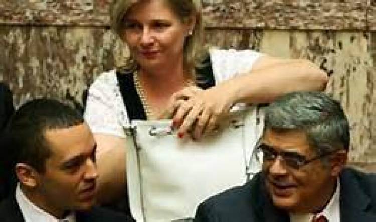 &Alpha;&pi;ό &tau;&omicron; &chi;&epsilon;&iota;&rho;&omicron;&kappa;&rho;ό&tau;&eta;&mu;&alpha; &sigma;&tau;&omicron;&nu; &alpha;&upsilon;&tau;&omicron;&epsilon;&xi;&epsilon;&upsilon;&tau;&epsilon;&lambda;&iota;&sigma;&mu;ό