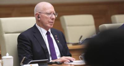 &Sigma;&tau;&eta; &Lambda;ή&mu;&nu;&omicron; &omicron; &Gamma;&epsilon;&nu;&iota;&kappa;ό&sigmaf; &Kappa;&upsilon;&beta;&epsilon;&rho;&nu;ή&tau;&eta;&sigmaf; &tau;&eta;&sigmaf; &Alpha;&upsilon;&sigma;&tau;&rho;&alpha;&lambda;ί&alpha;&sigmaf; &gamma;&iota;&alpha; &tau;&eta;&nu; "&Tau;&epsilon;&lambda;&epsilon;&tau;ή &Theta;&epsilon;&mu;&epsilon;&lambda;ί&omega;&sigma;&eta;&sigmaf; &tau;&omicron;&upsilon; &Mu;&omicron;&nu;&omicron;&pi;&alpha;&tau;&iota;&omicron;ύ &Mu;&nu;ή&mu;&eta;&sigmaf; Anzac"