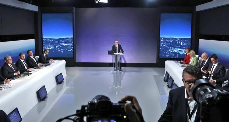 &Alpha;&nu;&alpha;&beta;&omicron;&lambda;ή &tau;&omicron;&upsilon; debate &lambda;ό&gamma;&omega; &tau;&omicron;&upsilon; &nu;&alpha;&upsilon;&alpha;&gamma;ί&omicron;&upsilon; &alpha;&pi;&omicron;&phi;&alpha;&sigma;ί&zeta;&epsilon;&iota; &eta; &delta;&iota;&alpha;&kappa;&omicron;&mu;&mu;&alpha;&tau;&iota;&kappa;ή -&Sigma;&upsilon;&nu;&epsilon;&delta;&rho;&iota;ά&zeta;&epsilon;&iota; &sigma;&tau;&iota;&sigmaf; 11