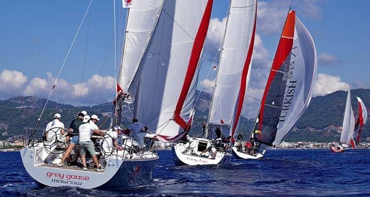 &Delta;&epsilon;&nu; &theta;&alpha; &laquo;&pi;&iota;ά&sigma;&omicron;&upsilon;&nu;&raquo; &tau;&epsilon;&lambda;&iota;&kappa;ά &sigma;&tau;&omicron; &lambda;&iota;&mu;ά&nu;&iota; &tau;&omicron;&upsilon; &Mu;&omicron;ύ&delta;&rho;&omicron; &tau;&alpha; &sigma;&kappa;ά&phi;&eta; &kappa;&alpha;&iota; &tau;&alpha; &iota;&sigma;&tau;&iota;&omicron;&pi;&lambda;&omicron;ϊ&kappa;ά &tau;&eta;&sigmaf; &laquo;Aegean Yacht Rally 2015&raquo;