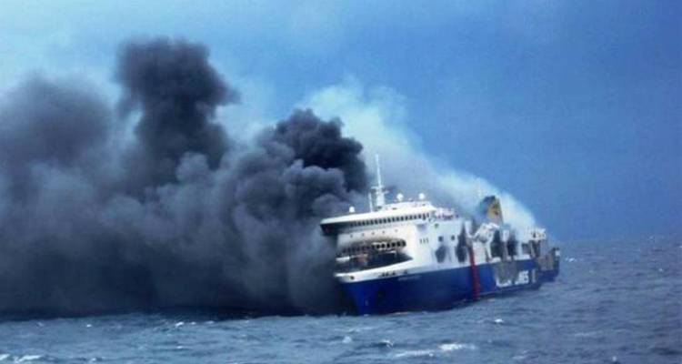 Norman Atlantic: &Pi;έ&nu;&tau;&epsilon; &chi;&rho;ό&nu;&iota;&alpha; &alpha;&pi;ό &tau;&eta;&nu; &pi;&omicron;&lambda;ύ&nu;&epsilon;&kappa;&rho;&eta; &tau;&rho;&alpha;&gamma;&omega;&delta;ί&alpha; | &Alpha;&kappa;ό&mu;&alpha; &sigma;&upsilon;&gamma;&kappa;&lambda;&omicron;&nu;ί&zeta;&epsilon;&iota; &eta; &mu;&alpha;&rho;&tau;&upsilon;&rho;ί&alpha; &tau;&omicron;&upsilon; &Beta;. &Tau;&sigma;&omicron;ύ&kappa;&eta;