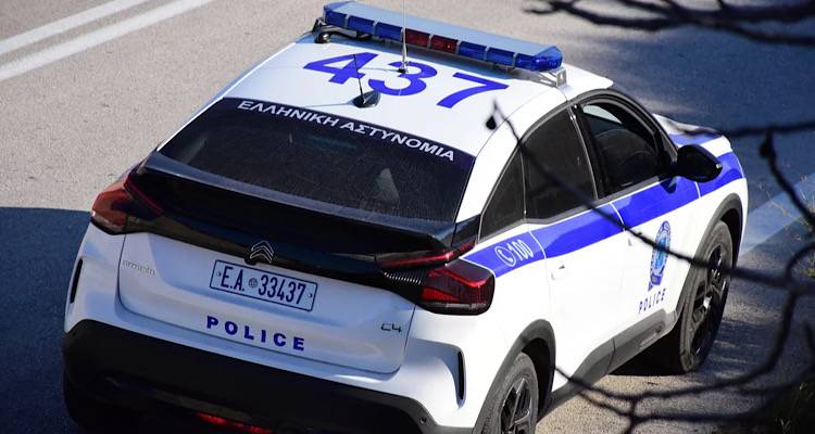 &Lambda;&alpha;&mu;ί&alpha;: &Alpha;&nu;ή&lambda;&iota;&kappa;&omicron;&iota; &lambda;ή&sigma;&tau;&epsilon;&psi;&alpha;&nu; 18&chi;&rho;&omicron;&nu;&omicron; | &Tau;&omicron;&nu; &alpha;&pi;&epsilon;ί&lambda;&eta;&sigma;&alpha;&nu; &mu;&epsilon; &mu;&alpha;&chi;&alpha;ί&rho;&iota;, &delta;&epsilon;&nu; &tau;&omicron;&upsilon;&sigmaf; έ&delta;&omega;&sigma;&epsilon; &lambda;&epsilon;&phi;&tau;ά &kappa;&alpha;&iota; &tau;&omicron;&nu; &chi;&tau;ύ&pi;&eta;&sigma;&alpha;&nu;