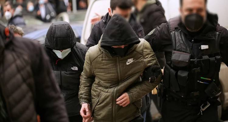 &Delta;&omicron;&lambda;&omicron;&phi;&omicron;&nu;ί&alpha; &Alpha;&lambda;&kappa;&eta; &Kappa;&alpha;&mu;&pi;&alpha;&nu;&omicron;ύ: &Sigma;&omicron;&kappa;ά&rho;&epsilon;&iota; &eta; &iota;&alpha;&tau;&rho;&omicron;&delta;&iota;&kappa;&alpha;&sigma;&tau;ή&sigmaf; | &laquo;&Sigma;&tau;&omicron;&chi;&epsilon;&upsilon;&mu;έ&nu;&alpha; &chi;&tau;&upsilon;&pi;ή&mu;&alpha;&tau;&alpha;, &sigma;&epsilon; &kappa;&epsilon;&phi;ά&lambda;&iota;, &pi;ό&delta;&iota;&alpha;, ή&theta;&epsilon;&lambda;&alpha;&nu; &nu;&alpha; &sigma;&kappa;&omicron;&tau;ώ&sigma;&omicron;&upsilon;&nu;&raquo;