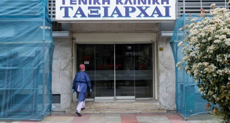 &Kappa;&omicron;&rho;&omega;&nu;&omicron;ϊό&sigmaf;: &Alpha;&gamma;&omega;&nu;ί&alpha; &mu;&epsilon;&tau;ά &tau;&omicron;&upsilon;&sigmaf; 3 &nu;&epsilon;&kappa;&rho;&omicron;ύ&sigmaf; &kappa;&alpha;&iota; &tau;&alpha; &nu;έ&alpha; &kappa;&rho;&omicron;ύ&sigma;&mu;&alpha;&tau;&alpha; &sigma;&epsilon; &laquo;&Tau;&alpha;&xi;&iota;ά&rho;&chi;&alpha;&iota;&raquo; &kappa;&alpha;&iota; &laquo;&Kappa;&alpha;&sigma;&tau;&alpha;&lambda;ί&alpha;&raquo;