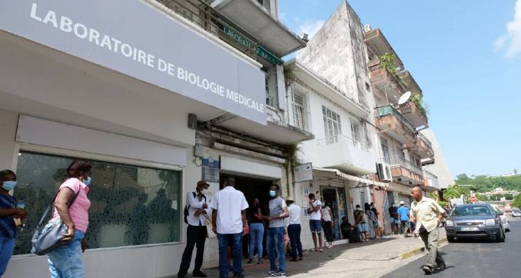 Μαρτινίκα: Καλούν τους τουρίστες να εγκαταλείψουν το νησί λόγω έξαρσης της πανδημίας