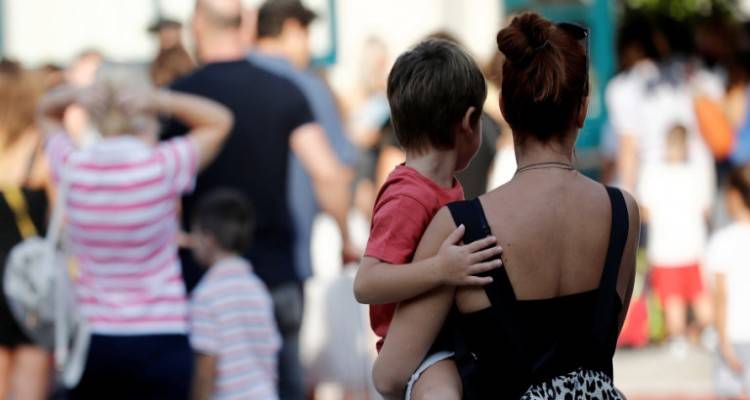 &Nu;&omicron;&mu;&omicron;&sigma;&chi;έ&delta;&iota;&omicron; &gamma;&iota;&alpha; &tau;&eta;&nu; &Pi;&alpha;&iota;&delta;&epsilon;ί&alpha;: &Alpha;&gamma;&gamma;&lambda;&iota;&kappa;ά &alpha;&pi;ό &tau;&omicron; &Nu;&eta;&pi;&iota;&alpha;&gamma;&omega;&gamma;&epsilon;ί&omicron;, &alpha;&lambda;&lambda;&alpha;&gamma;έ&sigmaf; &sigma;&tau;&iota;&sigmaf; &Pi;&alpha;&nu;&epsilon;&lambda;&lambda;&alpha;&delta;&iota;&kappa;έ&sigmaf; | &Tau;&alpha; 15 &beta;&alpha;&sigma;&iota;&kappa;ά &sigma;&eta;&mu;&epsilon;ί&alpha;