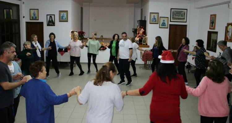 Τμήμα παραδοσιακών χορών και αγγειοπλαστικής από τον Ε.Μ.Σ Ανδρωνίου