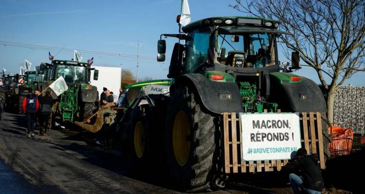 Ο Μακρόν ζητά βοήθεια από την ΕΕ για να αντιμετωπίσει την κρίση με τους αγρότες