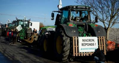 Ο Μακρόν ζητά βοήθεια από την ΕΕ για να αντιμετωπίσει την κρίση με τους αγρότες