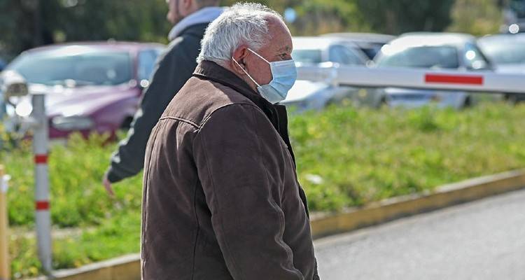 &Kappa;&omicron;&rho;&omega;&nu;&omicron;ϊό&sigmaf;: &Omicron;&delta;&eta;&gamma;ί&epsilon;&sigmaf; &gamma;&iota;&alpha; ά&tau;&omicron;&mu;&alpha; &pi;&omicron;&upsilon; ή&rho;&theta;&alpha;&nu; &sigma;&epsilon; &epsilon;&pi;&alpha;&phi;ή &mu;&epsilon; ύ&pi;&omicron;&pi;&tau;&omicron; &upsilon;&pi;ό &delta;&iota;&epsilon;&rho;&epsilon;ύ&nu;&eta;&sigma;&eta; ή &epsilon;&pi;&iota;&beta;&epsilon;&beta;&alpha;&iota;&omega;&mu;έ&nu;&omicron; &kappa;&rho;&omicron;ύ&sigma;&mu;&alpha;
