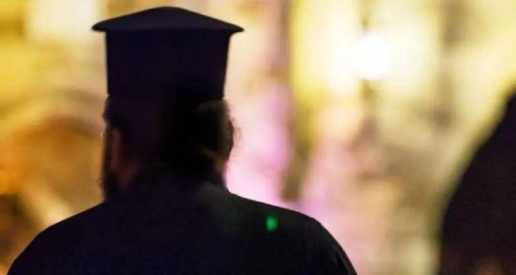 &Epsilon;&mu;&phi;&alpha;&nu;ί&sigma;&tau;&eta;&kappa;&epsilon; &laquo;&mu;&alpha;ϊ&mu;&omicron;ύ&raquo; &mu;&eta;&tau;&rho;&omicron;&pi;&omicron;&lambda;ί&tau;&eta;&sigmaf;... &Chi;&rho;&iota;&sigma;&tau;ό&delta;&omicron;&upsilon;&lambda;&omicron;&sigmaf;: &Tau;&omicron;&nu; &kappa;&alpha;&tau;&alpha;&gamma;&gamma;έ&lambda;&lambda;&epsilon;&iota; &eta; &Iota;&epsilon;&rho;ά &Sigma;ύ&nu;&omicron;&delta;&omicron;&sigmaf;