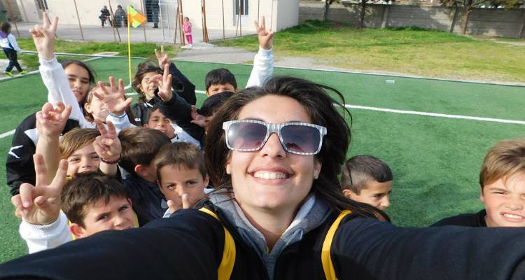 Ο Φιλοκτήτης Κοντιά «σηκώνει μανίκια» και καθαρίζει την παραλία του Διαπορίου