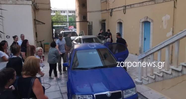 &Epsilon;&mu;&pi;&omicron;&rho;ί&alpha; &beta;&rho;&epsilon;&phi;ώ&nu; &sigma;&tau;&alpha; &Chi;&alpha;&nu;&iota;ά: &Alpha;&pi;&omicron;&lambda;&omicron;&gamma;&epsilon;ί&tau;&alpha;&iota; &omicron; &phi;&epsilon;&rho;ό&mu;&epsilon;&nu;&omicron;&sigmaf; &laquo;&epsilon;&gamma;&kappa;έ&phi;&alpha;&lambda;&omicron;&sigmaf;&raquo; &gamma;&iota;&alpha;&tau;&rho;ό&sigmaf; -&laquo;&Sigma;' &alpha;&gamma;&alpha;&pi;ά&mu;&epsilon;&raquo; &phi;&omega;&nu;ά&zeta;&omicron;&upsilon;&nu; &upsilon;&pi;&omicron;&sigma;&tau;&eta;&rho;&iota;&kappa;&tau;έ&sigmaf; &tau;&omicron;&upsilon;