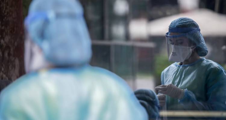 Κορωνοϊός: 2 νέα κρούσματα στη Λήμνο | Στη χώρα νέα αρνητικά ρεκόρ με 519 διασωληνωμένους και 72 θανάτους - 2581 τα κρούσματα