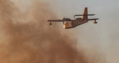 &Phi;&omega;&tau;&iota;έ&sigmaf;: Έ&pi;&epsilon;&sigma;&epsilon; Canadair &pi;&omicron;&upsilon; &epsilon;&pi;&iota;&chi;&epsilon;&iota;&rho;&omicron;ύ&sigma;&epsilon; &sigma;&tau;&eta;&nu; &Kappa;ά&rho;&upsilon;&sigma;&tau;&omicron;