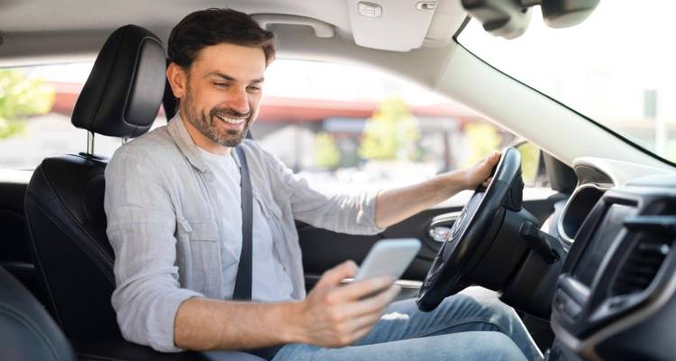 H Google προειδοποιεί -Τι θα διαγράψει από τα κινητά τηλέφωνα εκατομμυρίων οδηγών