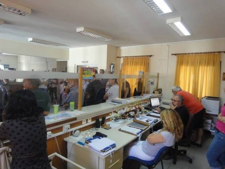 Έ&nu;&alpha; &mu;ή&nu;&alpha; &chi;&omega;&rho;ί&sigmaf; &Delta;.&Omicron;.&Upsilon; &eta; &Lambda;ή&mu;&nu;&omicron;&sigmaf;