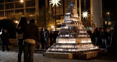 Παρόντες στις στιγμές μας