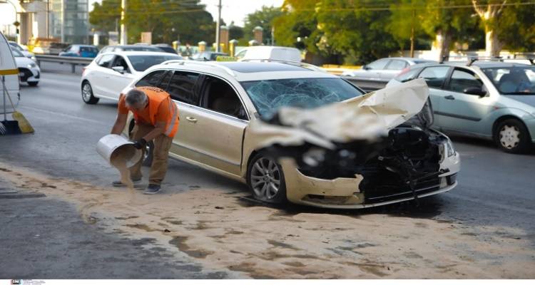 Άλιμος: Πώς έγινε το δυστύχημα όπου σκοτώθηκε η δημοτική υπάλληλος -Το ταξί «καρφώθηκε» στο απορριμματοφόρο