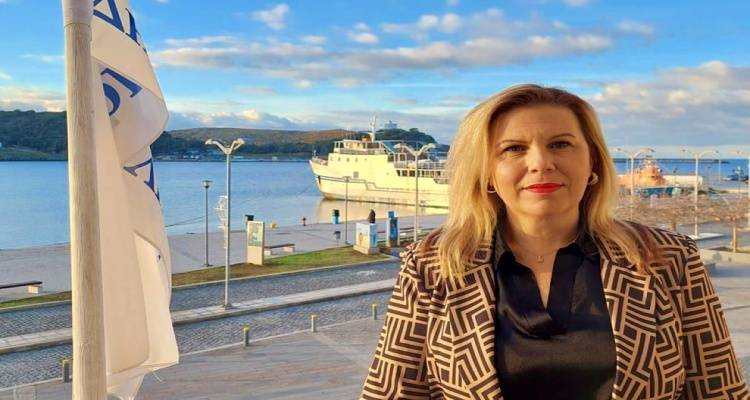 &Delta;ή&mu;&alpha;&rho;&chi;&omicron;&sigmaf; &Lambda;ή&mu;&nu;&omicron;&upsilon; &sigma;&tau;&omicron;&nu; FM 100: &laquo;&Xi;&epsilon;&kappa;&iota;&nu;&omicron;ύ&nu; &omicron;&iota; &epsilon;&rho;&gamma;&alpha;&sigma;ί&epsilon;&sigmaf; &sigma;&tau;&omicron; &Rho;&omega;&mu;&alpha;ί&iota;&kappa;&omicron; &Gamma;&iota;&alpha;&lambda;ό&raquo; (audio)