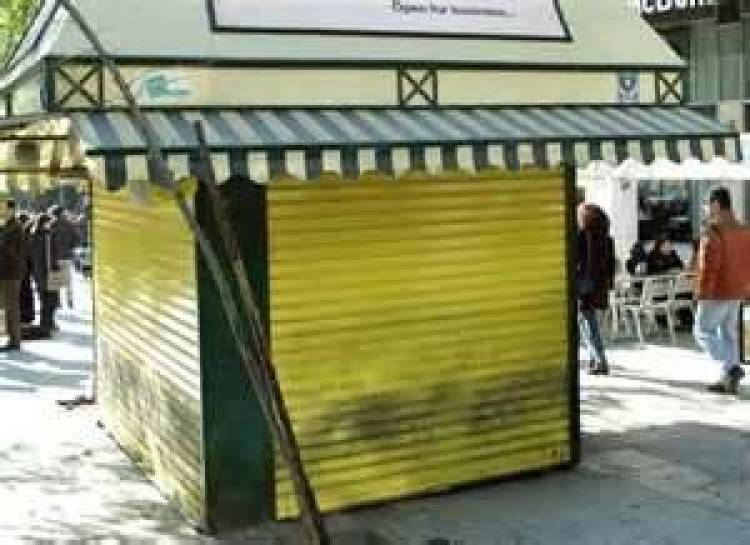 Eπιχείρηση «ελεύθερα πεζοδρόμια» στο κέντρο: Ξηλώνουν 300 περίπτερα