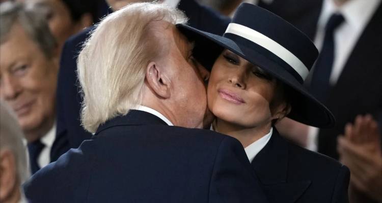 Άλλες ΗΠΑ από σήμερα μετά το μπαράζ διαταγμάτων που υπέγραψε ο Τραμπ -Τρανς, μετανάστες, δασμοί στο στόχαστρο