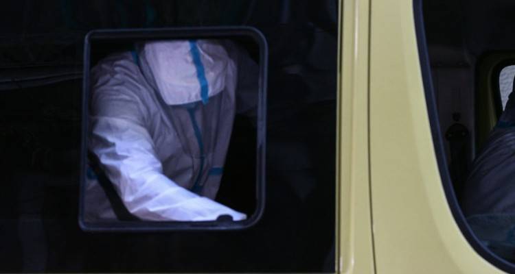 &Kappa;&omicron;&rho;&omega;&nu;&omicron;ϊό&sigmaf;: 438 &nu;έ&alpha; &kappa;&rho;&omicron;ύ&sigma;&mu;&alpha;&tau;&alpha; | &Sigma;&tau;&omicron;&upsilon;&sigmaf; 84 &omicron;&iota; &delta;&iota;&alpha;&sigma;&omega;&lambda;&eta;&nu;&omega;&mu;έ&nu;&omicron;&iota;