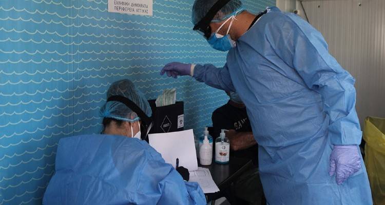 &Kappa;&omicron;&rho;&omega;&nu;&omicron;ϊό&sigmaf;: &Sigma;&tau;&alpha; 359 &tau;&alpha; &nu;έ&alpha; &kappa;&rho;&omicron;ύ&sigma;&mu;&alpha;&tau;&alpha;, &tau;&alpha; 212 &sigma;&tau;&eta;&nu; &Alpha;&tau;&tau;&iota;&kappa;ή - 9 &theta;ά&nu;&alpha;&tau;&omicron;&iota;