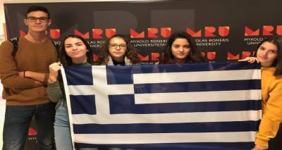 &Sigma;&tau;&eta; &Lambda;&iota;&theta;&omicron;&upsilon;&alpha;&nu;ί&alpha; &tau;&alpha;&xi;ί&delta;&epsilon;&psi;&alpha;&nu; &mu;&alpha;&theta;&eta;&tau;έ&sigmaf; &tau;&omicron;&upsilon; &Gamma;&Epsilon;&Lambda; &Mu;ύ&rho;&iota;&nu;&alpha;&sigmaf; (photos)