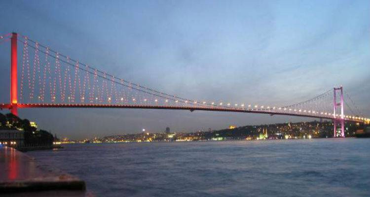 &Omicron; &Epsilon;&rho;&nu;&tau;&omicron;&gamma;ά&nu; &alpha;&lambda;&lambda;ά&zeta;&epsilon;&iota; &tau;&omicron; ό&nu;&omicron;&mu;&alpha; &tau;&eta;&sigmaf; &gamma;έ&phi;&upsilon;&rho;&alpha;&sigmaf; &tau;&omicron;&upsilon; &Beta;&omicron;&sigma;&pi;ό&rho;&omicron;&upsilon; | &Theta;&alpha; &lambda;έ&gamma;&epsilon;&tau;&alpha;&iota; &laquo;&Mu;&alpha;&rho;&tau;ύ&rho;&omega;&nu; &tau;&eta;&sigmaf; 15&eta;&sigmaf; &Iota;&omicron;&upsilon;&lambda;ί&omicron;&upsilon;&raquo;