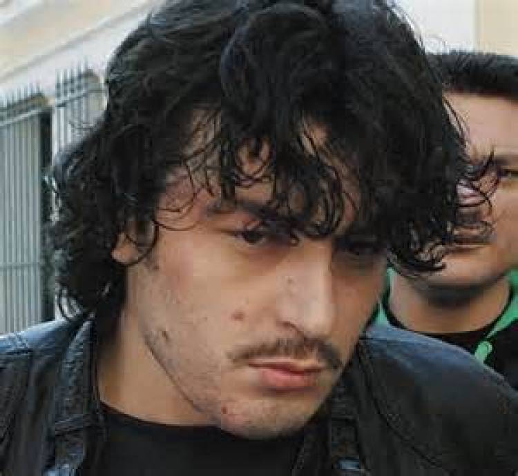 Ελεύθερος ο ένας από τους ομήρους του Ριζάι - απελευθερώθηκαν με γερανό έξι φύλακες