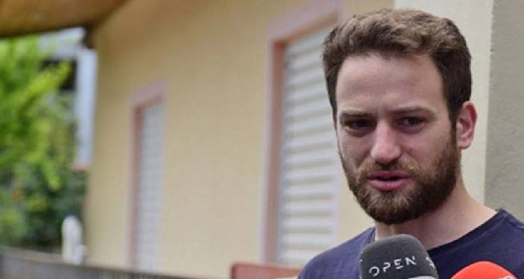 Έ&gamma;&kappa;&lambda;&eta;&mu;&alpha; &sigma;&tau;&alpha; &Gamma;&lambda;&upsilon;&kappa;ά &Nu;&epsilon;&rho;ά: &Omicron; ά&nu;&delta;&rho;&alpha;&sigmaf; &tau;&eta;&sigmaf; &sigma;&kappa;ό&tau;&omega;&sigma;&epsilon; &tau;&eta;&nu; &Kappa;&alpha;&rho;&omicron;&lambda;ά&iota;&nu;