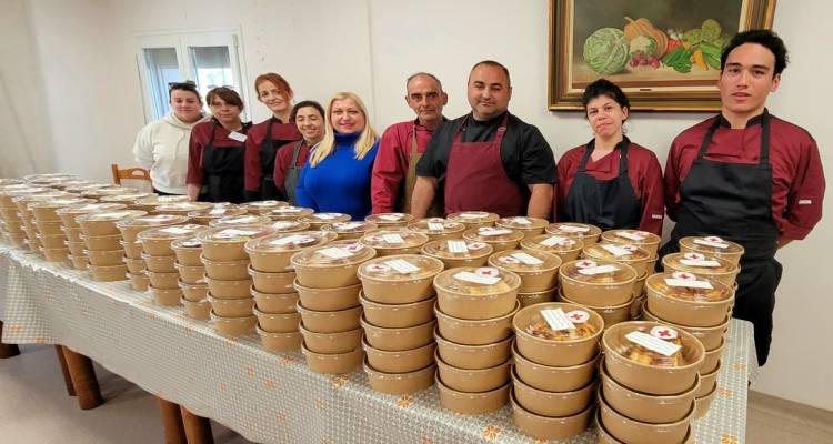 Έ&mu;&pi;&rho;&alpha;&kappa;&tau;&eta; &sigma;&tau;ή&rho;&iota;&xi;&eta; &pi;&rho;&omicron;&sigmaf; &tau;&eta;&nu; &tau;&omicron;&pi;&iota;&kappa;ή &kappa;&omicron;&iota;&nu;&omega;&nu;ί&alpha; &alpha;&pi;ό &tau;&eta;&nu; &epsilon;&tau;&alpha;&iota;&rho;&epsilon;ί&alpha; &Chi;&Rho;&Upsilon;&Sigma;&Alpha;&Phi;&Eta;&Sigma; &Alpha;&Beta;&Epsilon;&Epsilon; | &Epsilon;&upsilon;&chi;&alpha;&rho;&iota;&sigma;&tau;ή&rho;&iota;&alpha; &epsilon;&pi;&iota;&sigma;&tau;&omicron;&lambda;ή &alpha;&pi;ό &tau;&eta; &Sigma;&Alpha;&Epsilon;&Kappa; &Lambda;ή&mu;&nu;&omicron;&upsilon;