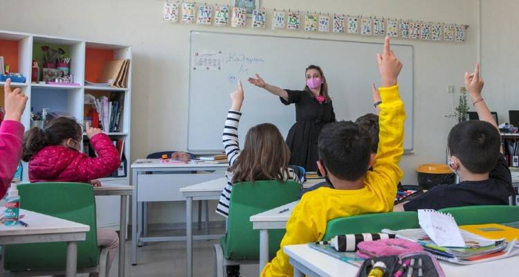 &Eta; &lambda;ύ&sigma;&eta; &gamma;&iota;&alpha; &alpha;&nu;&omicron;&iota;&chi;&tau;ά &sigma;&chi;&omicron;&lambda;&epsilon;ί&alpha;: &Tau;&rho;ί&alpha; &tau;&epsilon;&sigma;&tau; &tau;&eta;&nu; &epsilon;&beta;&delta;&omicron;&mu;ά&delta;&alpha;