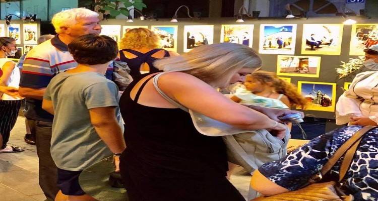 ΧΟΛ Ήφαιστος: Ως την Τρίτη η έκθεση στην αγορά της Μύρινας μα «η σκέψη στους πυρόπληκτους»