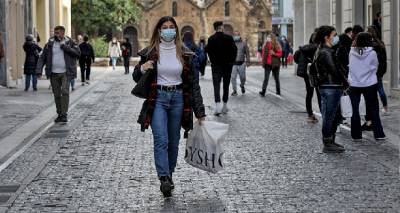 &Kappa;&omicron;&rho;&omega;&nu;&omicron;ϊό&sigmaf;: 15.690 &kappa;&rho;&omicron;ύ&sigma;&mu;&alpha;&tau;&alpha; &sigma;ή&mu;&epsilon;&rho;&alpha;, 64 &theta;ά&nu;&alpha;&tau;&omicron;&iota; &kappa;&alpha;&iota; 356 &delta;&iota;&alpha;&sigma;&omega;&lambda;&eta;&nu;&omega;&mu;έ&nu;&omicron;&iota;