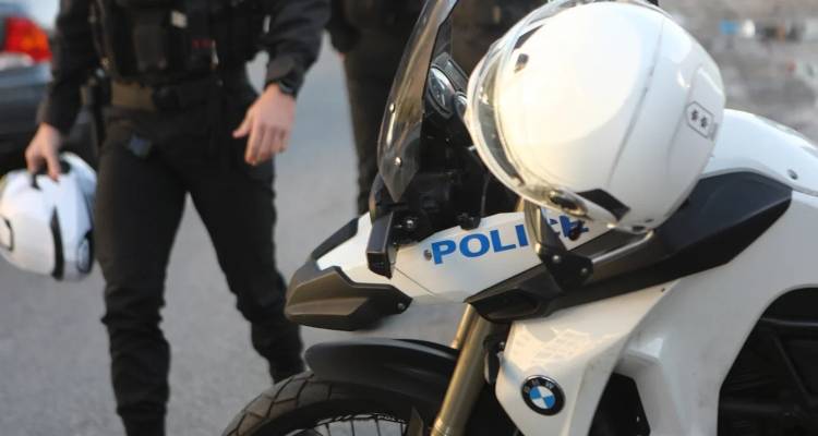 &Nu;&epsilon;&kappa;&rho;ό&sigmaf; 20&chi;&rho;&omicron;&nu;&omicron;&sigmaf; &Tau;&sigma;έ&chi;&omicron;&sigmaf;: Έ&pi;&epsilon;&sigma;&epsilon; &alpha;&pi;ό &tau;&omicron;&nu; 10&omicron; ό&rho;&omicron;&phi;&omicron; &xi;&epsilon;&nu;&omicron;&delta;&omicron;&chi;&epsilon;ί&omicron;&upsilon; &sigma;&tau;&omicron; &kappa;έ&nu;&tau;&rho;&omicron; &tau;&eta;&sigmaf; &Alpha;&theta;ή&nu;&alpha;&sigmaf;