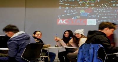 &Sigma;&tau;&eta;&nu; 6&eta; &theta;έ&sigma;&eta; &mu;&alpha;&theta;&eta;&tau;έ&sigmaf; &tau;&omicron;&upsilon; &Gamma;&upsilon;&mu;&nu;&alpha;&sigma;ί&omicron;&upsilon; &Lambda;&iota;&beta;&alpha;&delta;&omicron;&chi;&omega;&rho;ί&omicron;&upsilon; &sigma;&tau;&omicron; &Delta;&iota;&alpha;&gamma;&omega;&nu;&iota;&sigma;&mu;ό &Mu;&alpha;&theta;&eta;&mu;&alpha;&tau;&iota;&kappa;ή&sigmaf; &kappa;&alpha;&iota; &Lambda;&omicron;&gamma;&iota;&kappa;ή&sigmaf; &Sigma;&kappa;έ&psi;&eta;&sigmaf; (photos)