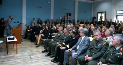 &Gamma;. &Pi;ά&lambda;&lambda;&eta;&sigmaf; &alpha;&pi;ό &tau;&eta; &Lambda;ή&mu;&nu;&omicron;: &laquo;&Eta; &gamma;&nu;ώ&sigma;&eta; &tau;&omicron;&upsilon; &pi;&alpha;&rho;&epsilon;&lambda;&theta;ό&nu;&tau;&omicron;&sigmaf; &mu;ά&sigmaf; &delta;&epsilon;ί&chi;&nu;&epsilon;&iota; &tau;&alpha; &lambda;ά&theta;&eta; &pi;&omicron;&upsilon; &pi;&rho;έ&pi;&epsilon;&iota; &nu;&alpha; &alpha;&pi;&omicron;&phi;ύ&gamma;&omicron;&upsilon;&mu;&epsilon;&raquo;